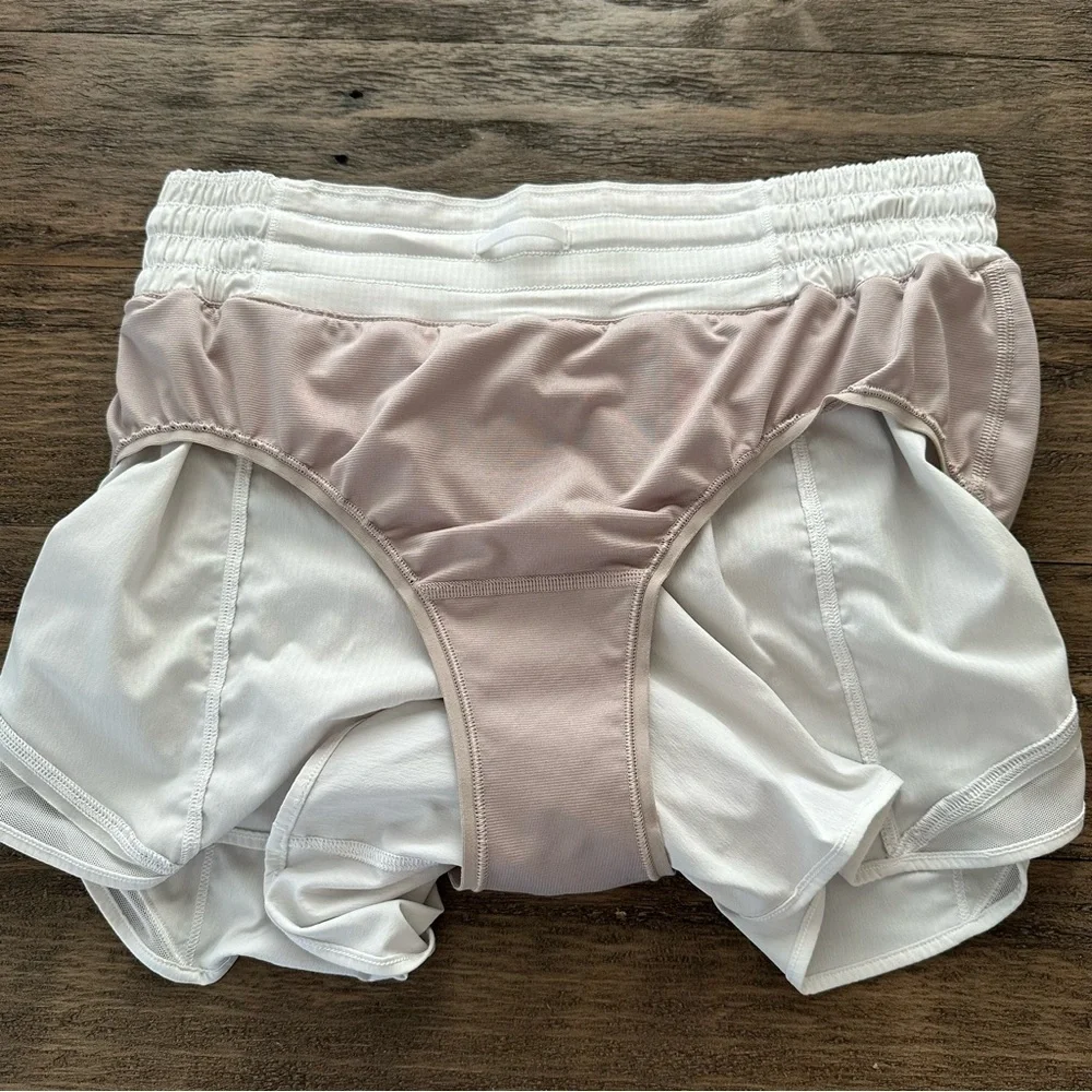 Lululemon Womens size 8 White High Rise Hotty Hot Lined Shorts 4” Inseam LW7AWJT